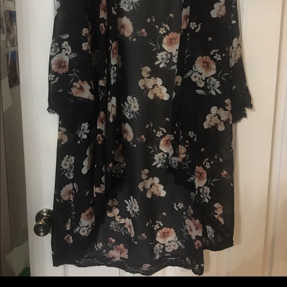 Kimono floral beauty - Picture 2 of 5